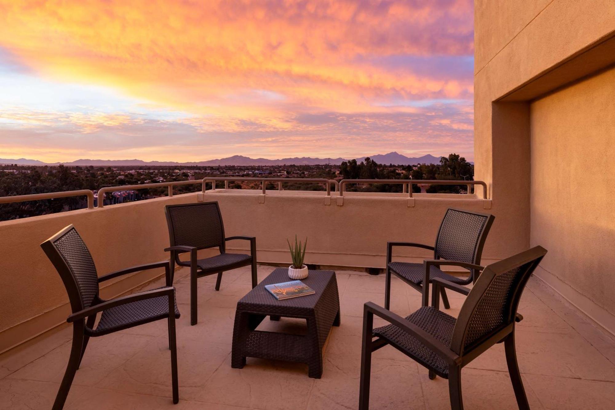 Hilton Tucson East Hotel Buitenkant foto